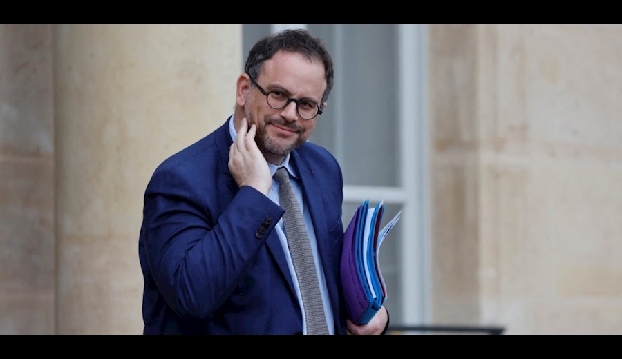 وزیر بهداشت فرانسه در مخالفت با لایحه مهاجرت استعفاء‌ کرد