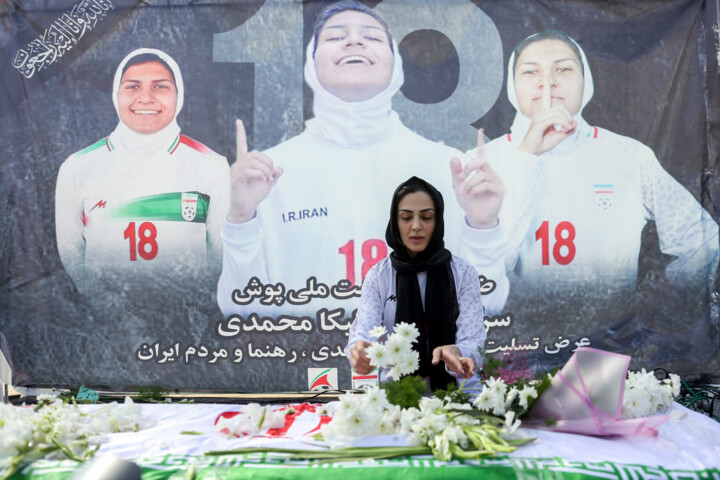 وداع با ملیکا محمدی ستاره فوتبال زنان ایران در زادگاهش شیراز