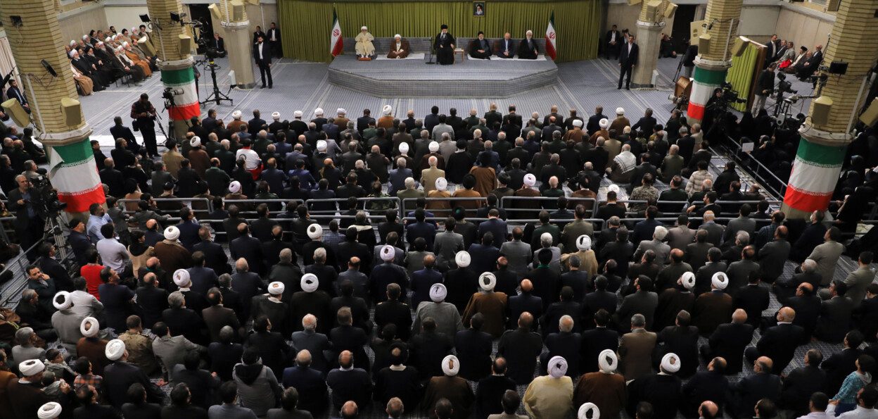 دیدار مسئولان نظام و سفرای کشورهای اسلامی با رهبر انقلاب
