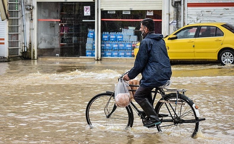 سیل و آبگرفتگی در پیربازار رشت