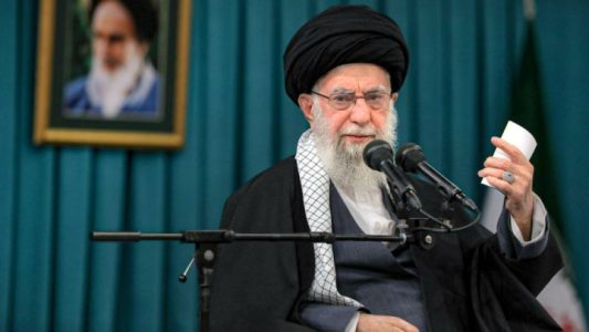 تقدیر رهبر انقلاب از اهتمام ویژه رئیس‌جمهور به مسائل آموزش و پرورش