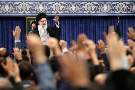 رهبر انقلاب: جمهوری اسلامی منتظر اجازه هیچ‌کس برای غنی‌سازی نیست
