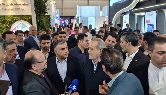 رئیسجمهور از نمایشگاه نفت بازدید کرد رئیسجمهور از نمایشگاه نفت بازدید کرد