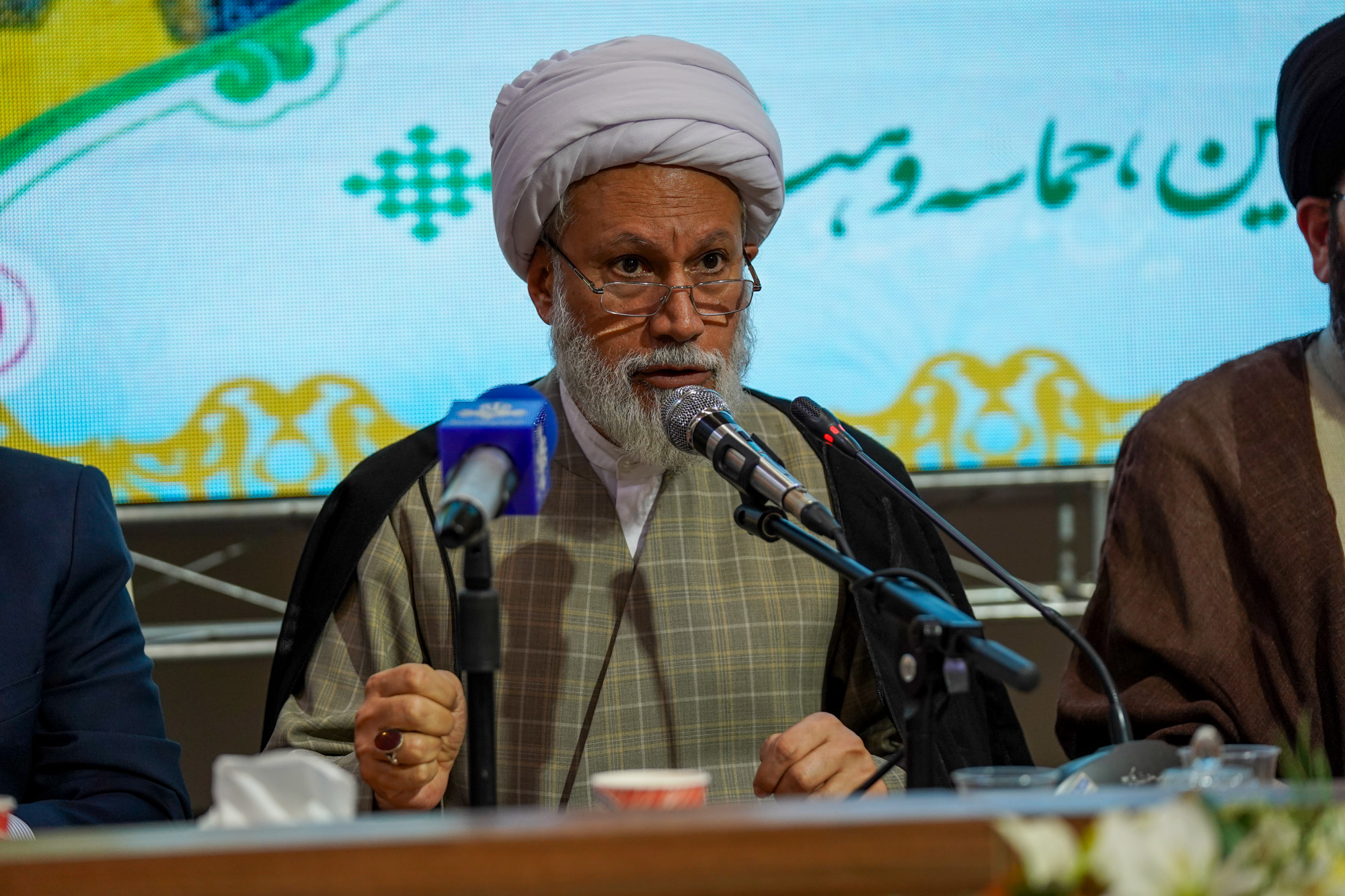 سند سومین حرم اهل بیت محور برنامه ریزی های ۲۰ ساله شیراز قرار گیرد