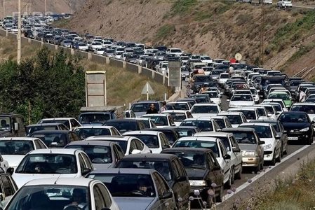 ترافیک سنگین در برخی مقاطع محورهای شمالی/ ممنوعیت تردد در محور چالوس
