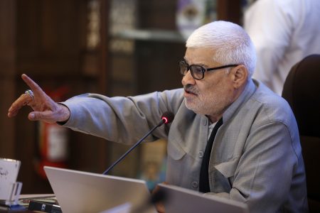 اجازه نمی‌دهیم از روی شهرداری که دنیا می‌گوید نمونه است، با لودر رد شوید