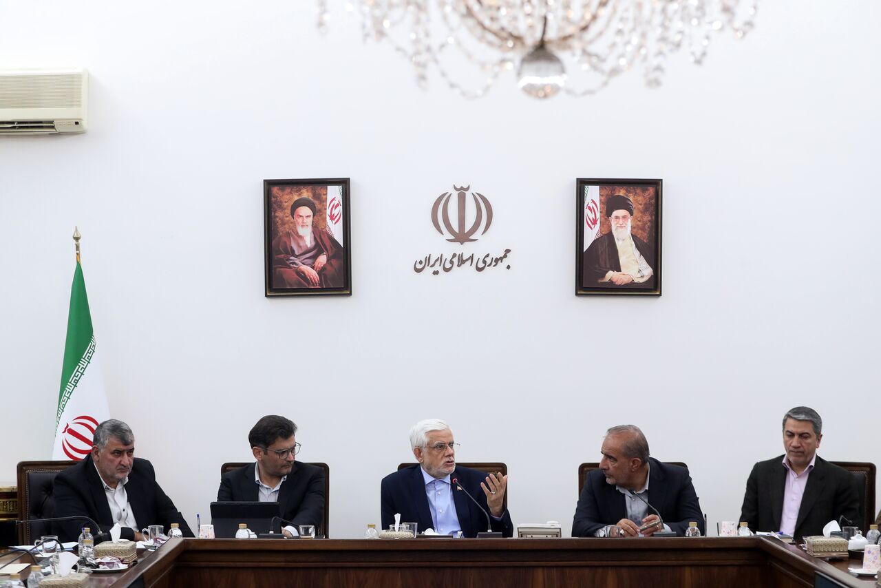 عارف: دولت هیچ تصمیمی بر خلاف منافع عشایر نمیگیرد عارف: دولت هیچ تصمیمی بر خلاف منافع عشایر نمیگیرد