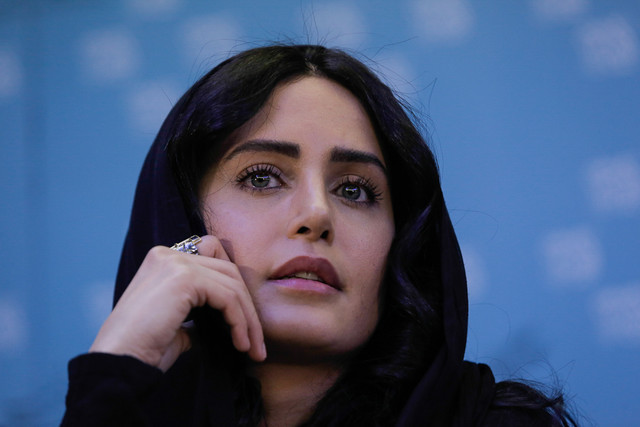 چالش الناز شاکردوست با یک مرد! چالش الناز شاکردوست با یک مرد!