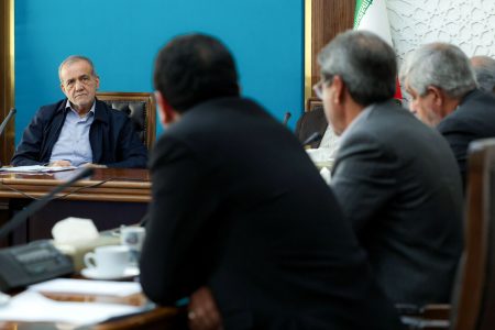 پزشکیان: توان دفاعی کشور قابل مقایسه با قبل از جنگ نیست/ گسترش بی رویه دولت دلیل تورم