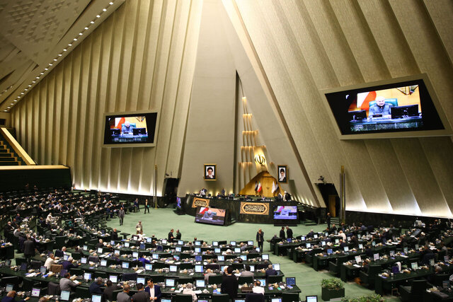 انتقاد نمایندگان به روند اجرای قانون تسهیل صدور مجوزهای کسب و کار