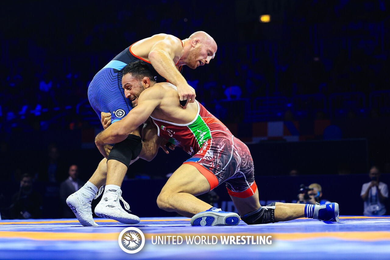 آذرپیرا: سرباز کشورم هستم؛ هر جا کادر فنی بگوید روی تشک می‌روم