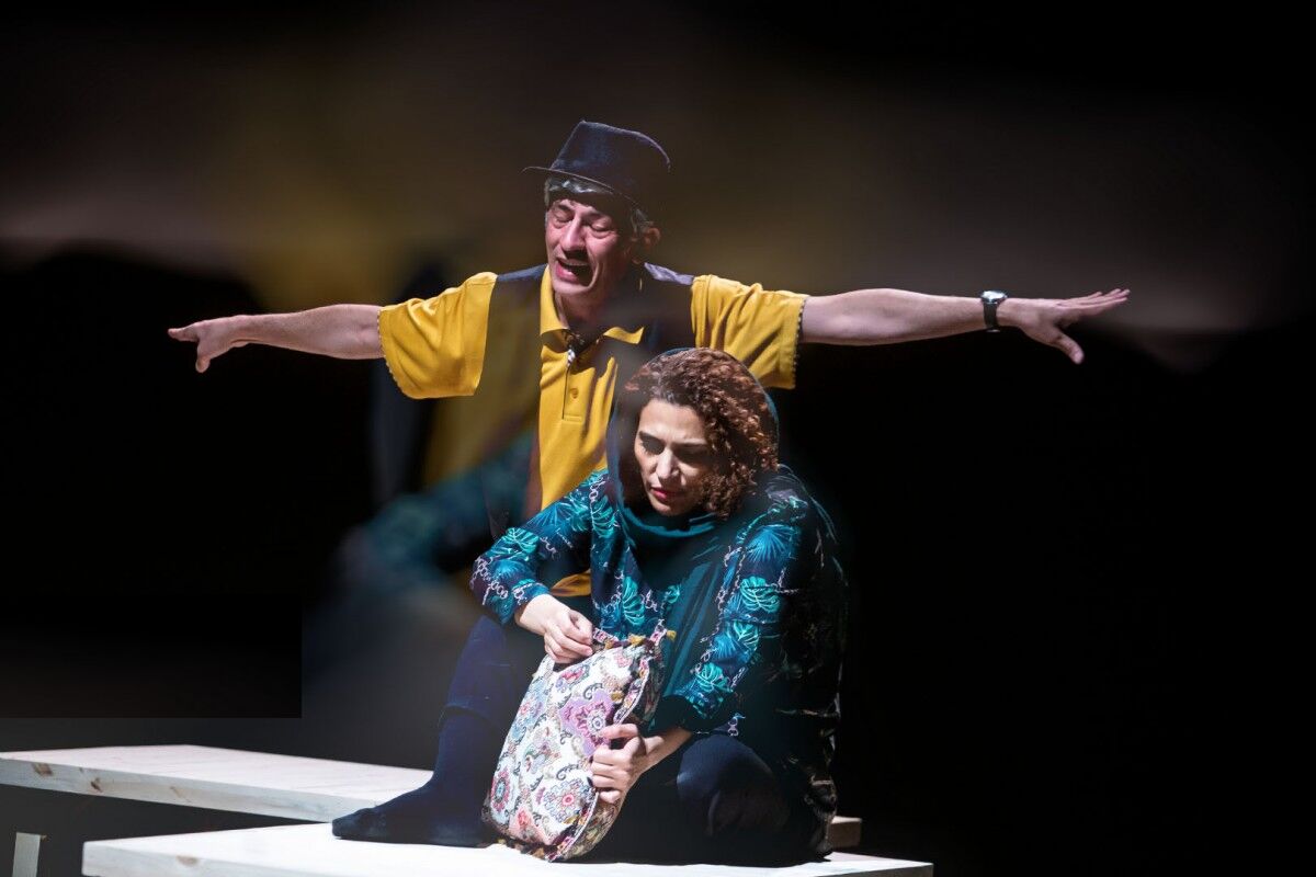 نمایش «وی‌لا»؛ حبس ابد در قفس کلیشه‌ها