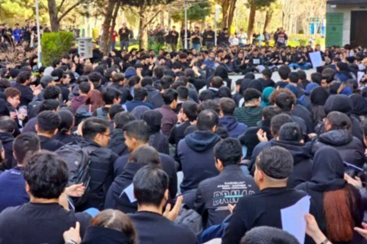 هشدار جدی روزنامه اطلاعات درباره تبعات کشیده شدن اعتراضات دانشگاه به خیابان؛ مراقب باشید خونی ریخته نشود