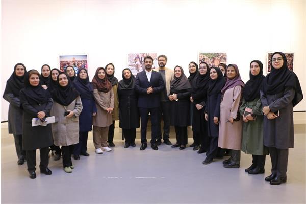تکریم بانوان حوزه فرهنگ به پاسداشت روز دختر/ جلوه های اقوام ایرانی در نگارخانه سرو