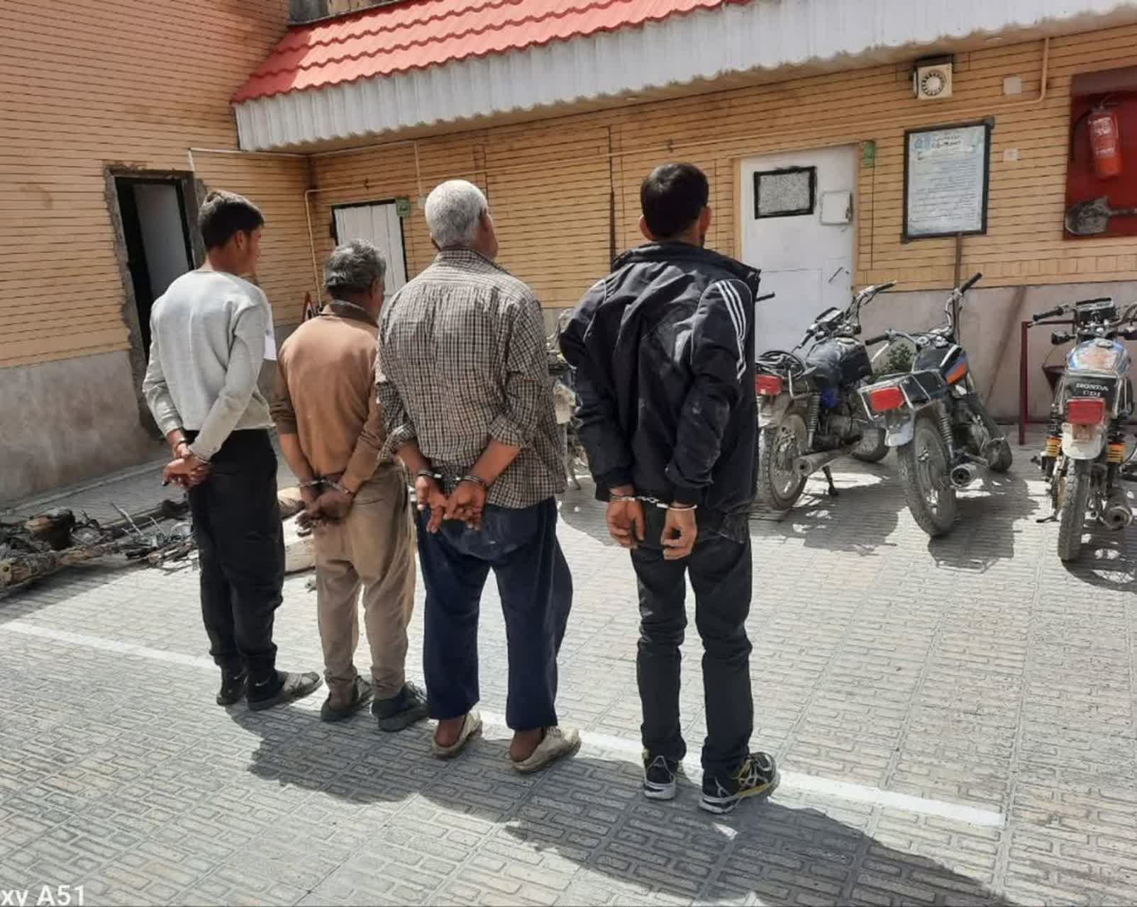 دستگیری سارقان و کشف موتورسیکلت های مسروقه در مرودشت