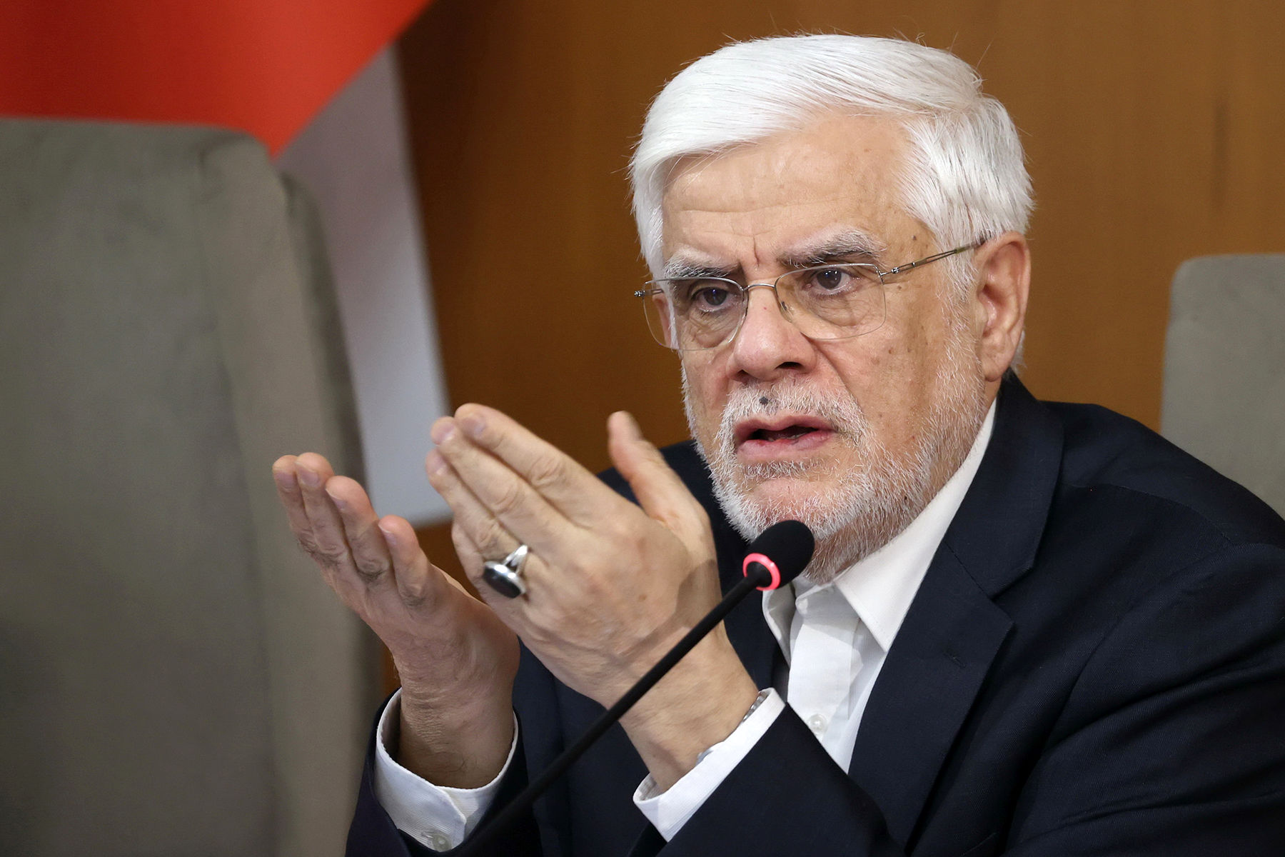  اکنون دورانی است که باید ساعت را از مچ دست خود باز کنیم