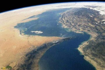  از فیبرهای نوری کف تنگه هرمز عوارض بگیریم