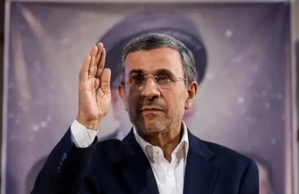 اتفاقی که جان احمدی‌نژاد را در ۹ اسفند نجات داد