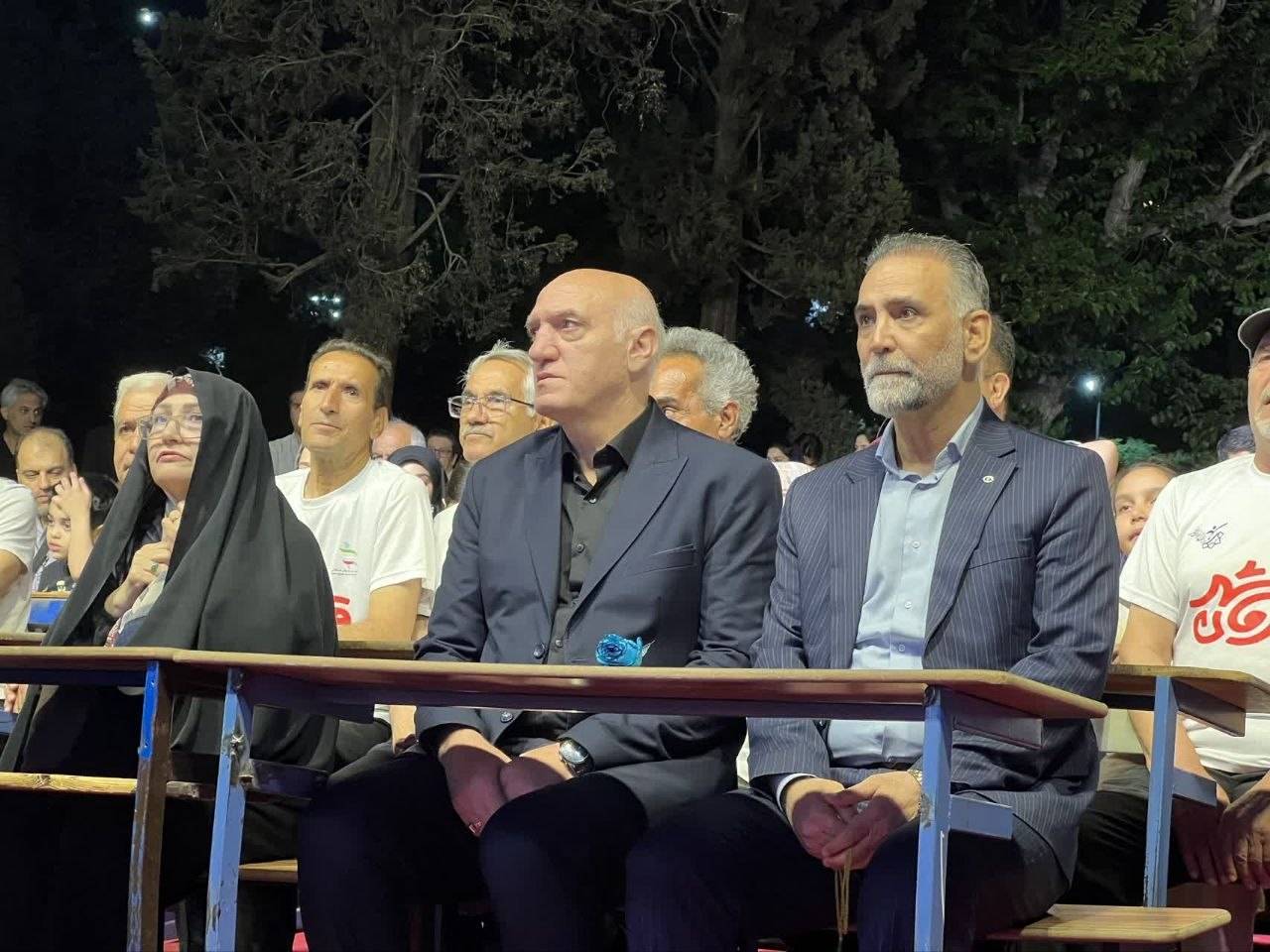 پرفورمنس کفش‌های جامانده به یاد یاسمین‌های میناب برگزار شد