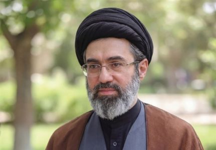 عهد می‌بندیم که انتقام خون امام شهید را از قاتلین جنایتکار و بی‌آبرو بگیریم