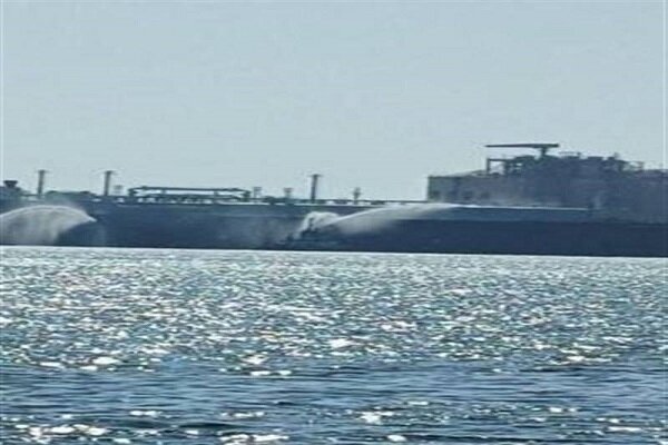 آتش‌سوزی در بندر دمیاط بر اثر حمله پهپادی رخ داد
