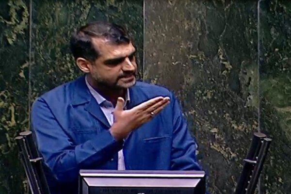 از هیأت‌رئیسه کمیسیون عمران کنار گذاشته شدم