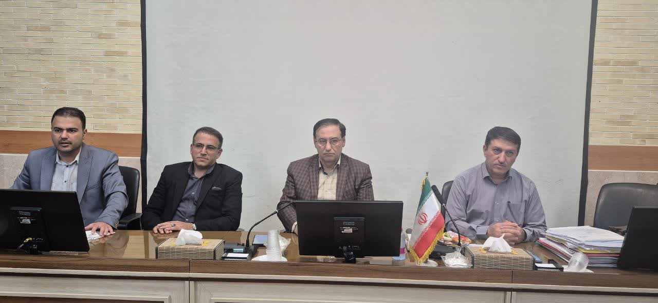 تحول در حکمرانی روستایی فارس با استقرار نظام مالی هوشمند/ تأکید مدیرکل دفتر امور روستایی استانداری بر حمایت تمام‌قد از سرمایه‌های انسانی دهیاری‌ها