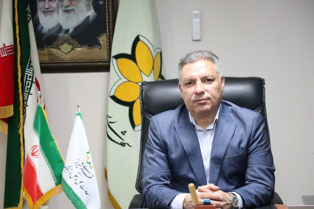 مدیریت ترافیک شیراز در محور عدالت به دولت/ نصب چراغ راهنمایی بر مبنای مطالعات مهندسی و مصوبات استانی انجام شده است