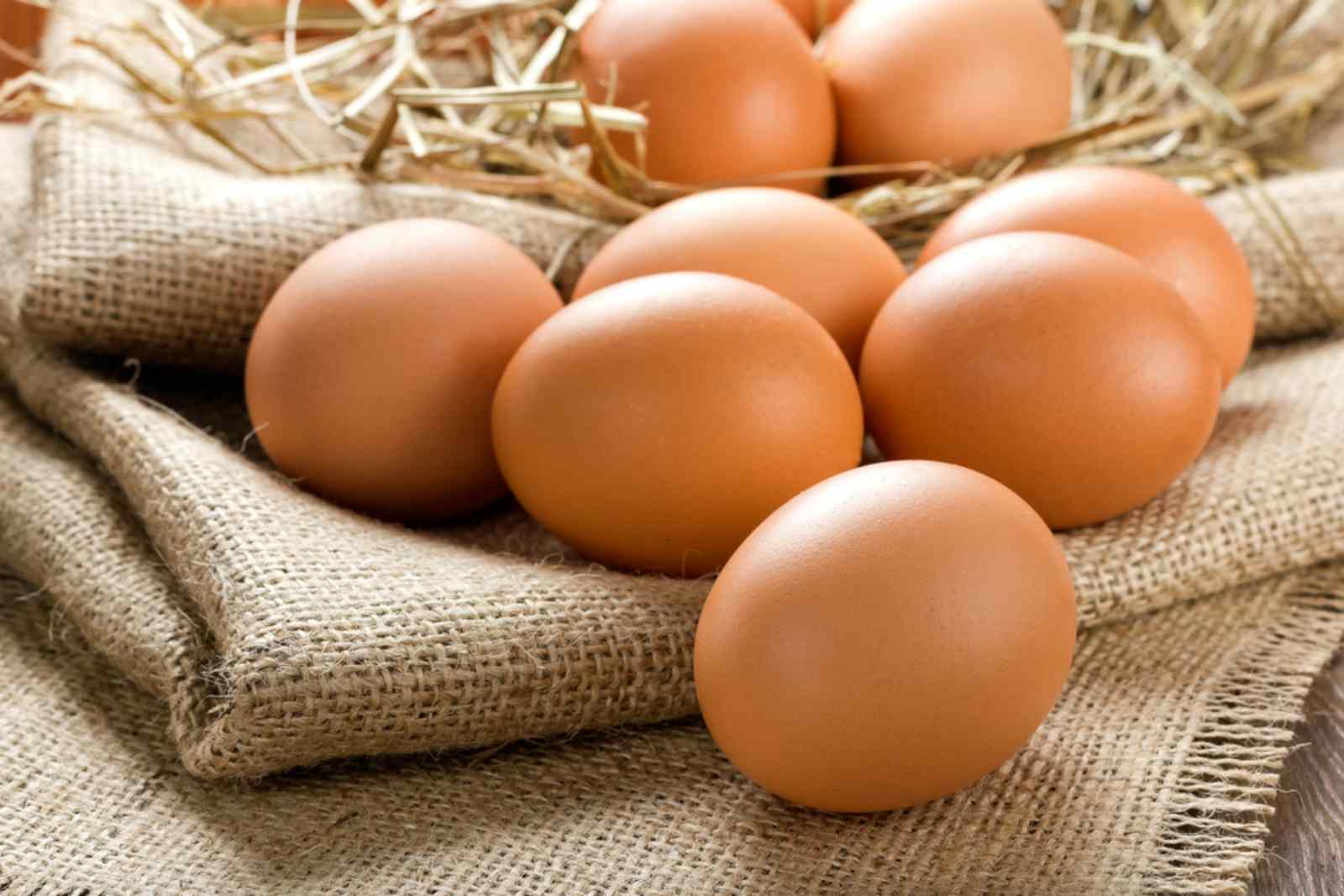 بهترین روش مصرف تخم‌مرغ برای جذب بیشتر ویتامین D چیست؟