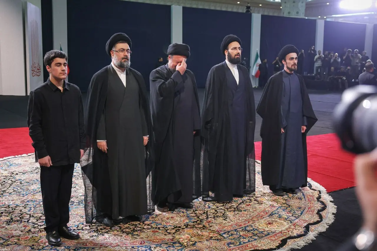 اشک‌های سیدحسن خمینی در سوگ رهبر انقلاب