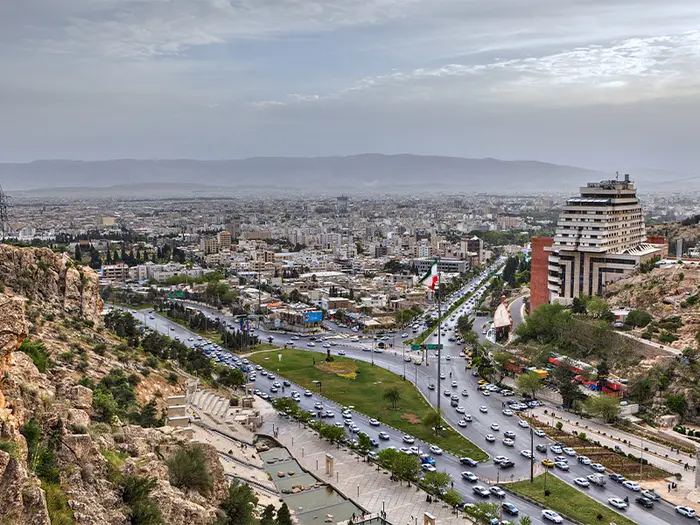 شیرازی ها ، صدرنشین شاکیان اداری
