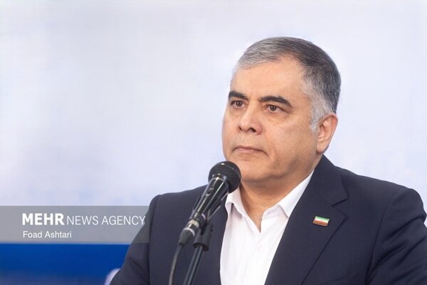 وزیر نفت بر تسریع بازسازی پالایشگاه‌ها و تقویت صندوق‌های بازنشستگی تأکید کرد