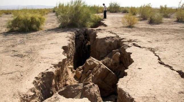 سوگنامه ای برای پیکر شکاف خورده فارس