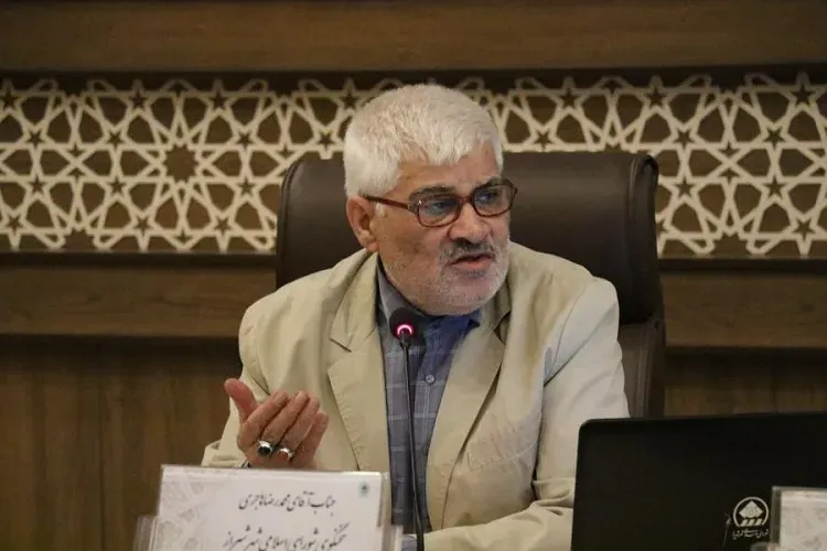 به وضع ناهنجار دکل‌ها در شهر پایان دهید