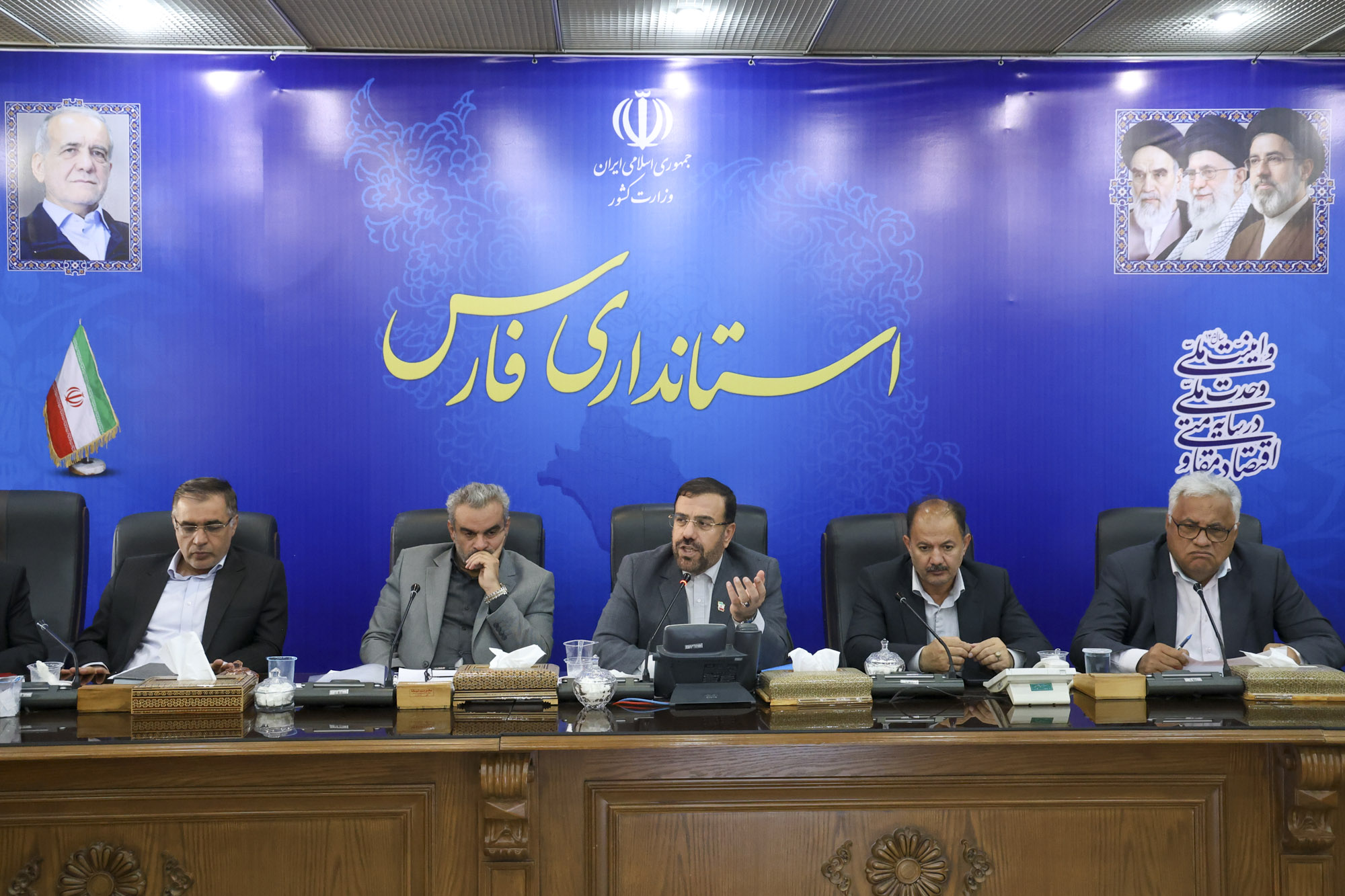 تأکید استاندار فارس بر ساماندهی معادن شمال‌غرب شیراز با پیوست زیست‌محیطی