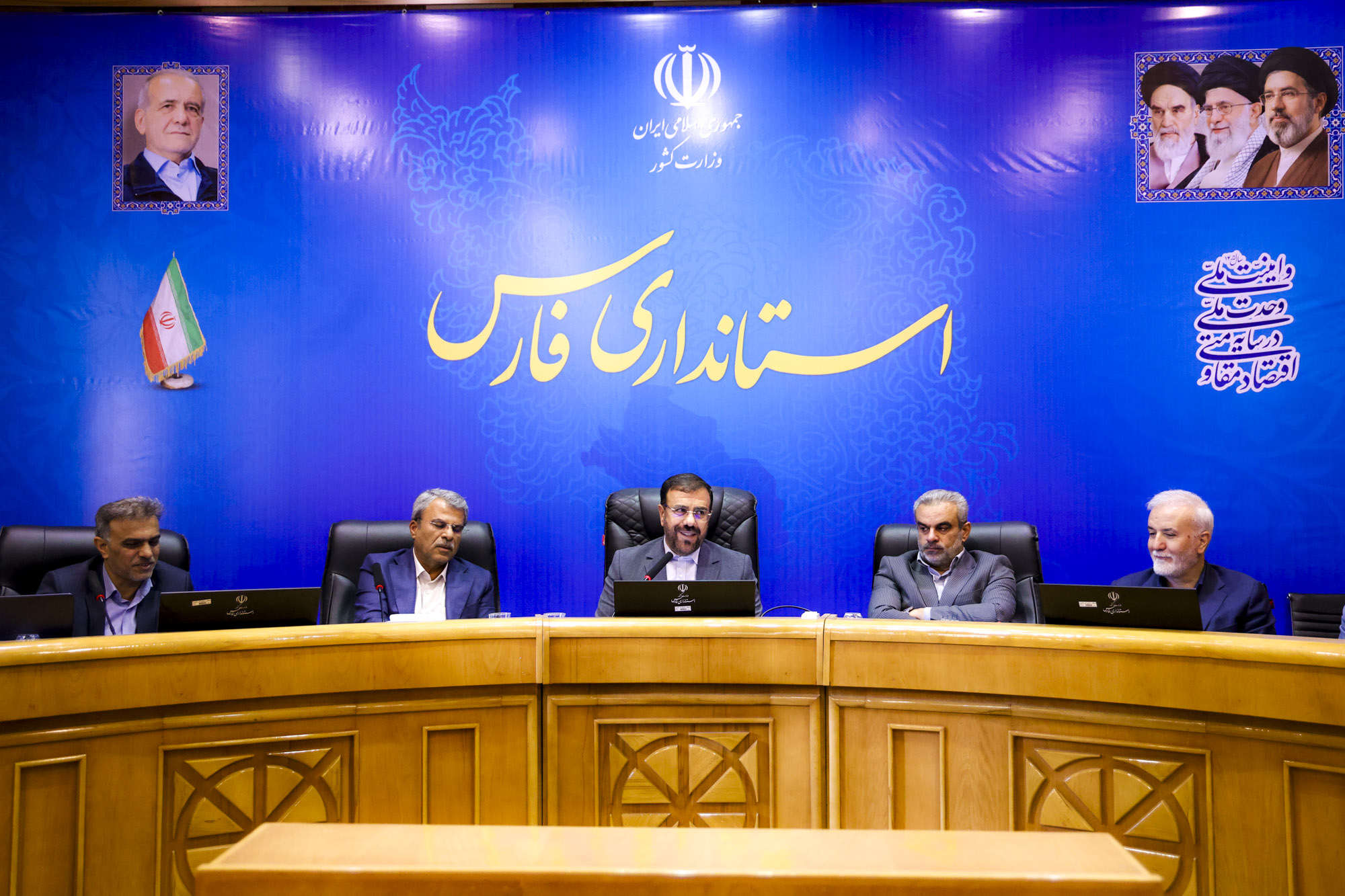 هشدار جدی استاندار فارس در خصوص دریافت مبالغ غیرمتعارف از والدین دانش‌آموزان