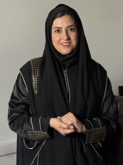 بانویی از جهان پرنده‌های کوچک و آهنین مزرعه‌های فارس