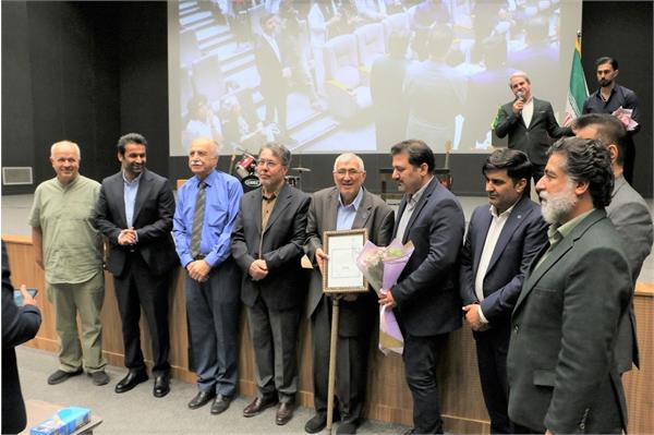 تکریم مدیر فرهنگ فارس به پاسداشت خدمات فرهنگی دکتر خشنود پزشک فرهنگیار/ مدیر کل فرهنگ و ارشاد: تجلی نور وقتی هنر به پایگاه وحدت می‌پیوندد