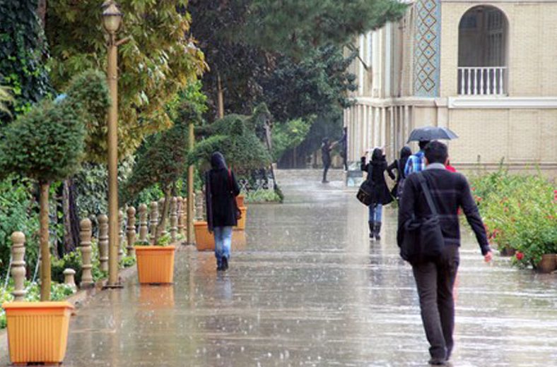 فارس بارانی می‌شود/ بارش برف در ارتفاعات و احتمال صاعقه
