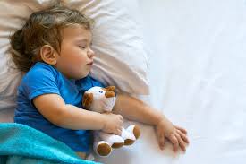 کودکان در هر سنی چقدر به خواب نیاز دارند؟