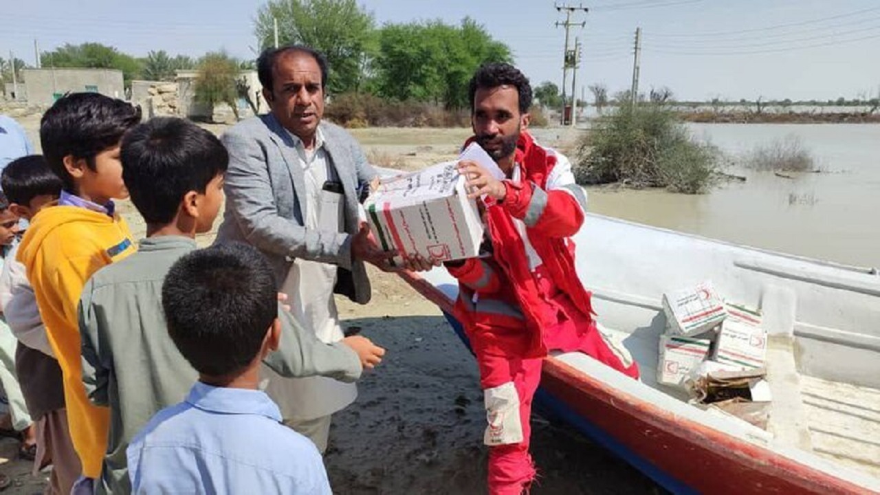 ادامه امداد رسانی به سیل زدگان سیستان و بلوچستان