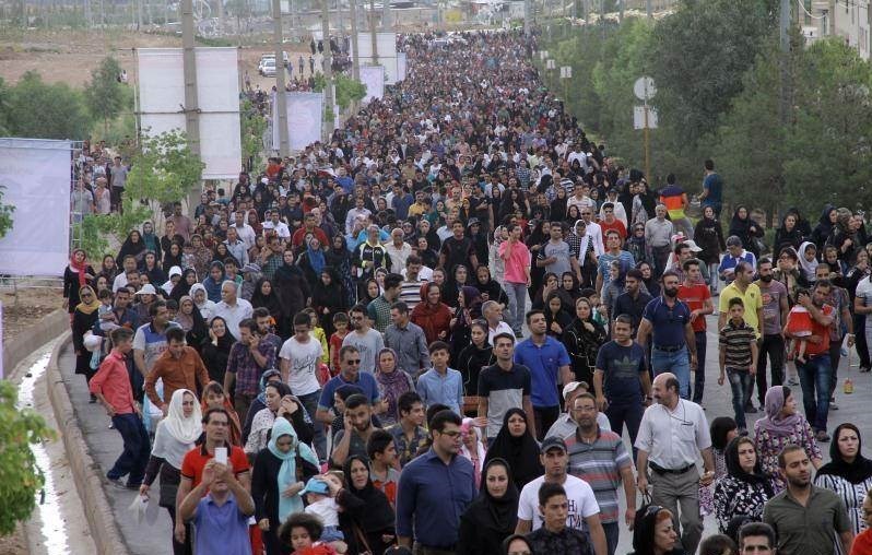 برگزاری همایش پیاده‌روی خانوادگی در ۲۲۱ شهر