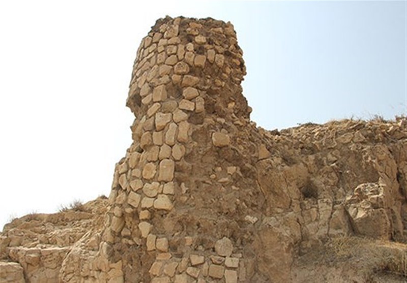 تخریب یادگار ساسانیان در فسا/ نابودی تلِ قلعۀ پل فَسای شیراز همچنان دنباله دارد!