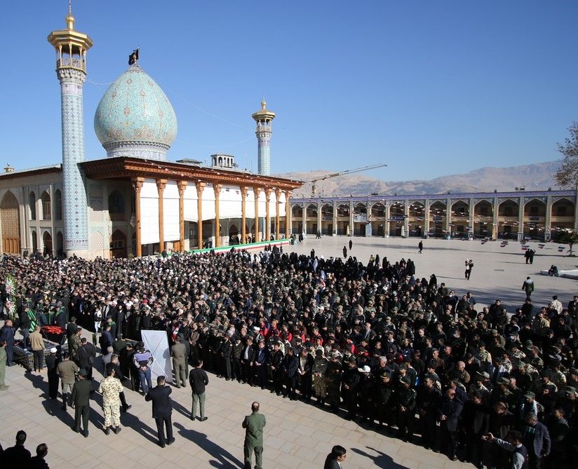 مراسم تشییع پیکر فرمانده یگان امداد شیراز در شاهچراغ(ع)