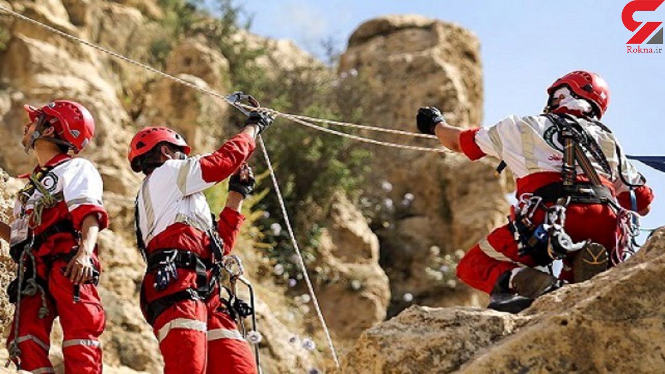 تلاش آتش‌نشانان برای نجات ۴ کوهنورد در ارتفاعات شیراز