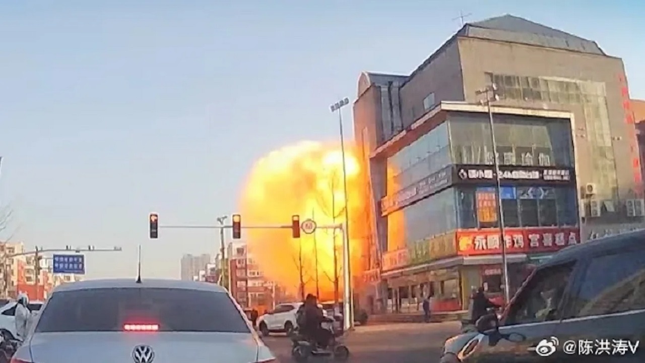 لحظه انفجار یک رستوران در چین