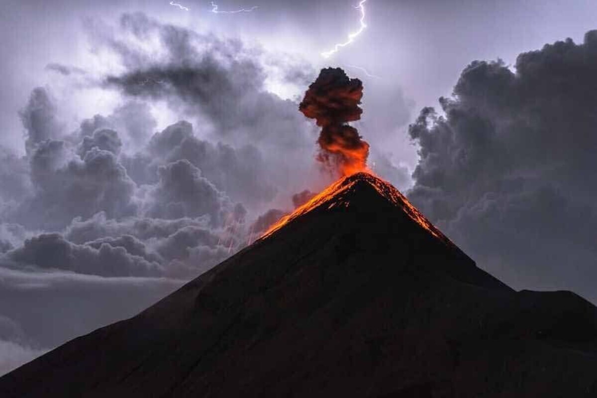 لحظه فعال شدن آتشفشان گواتمالا