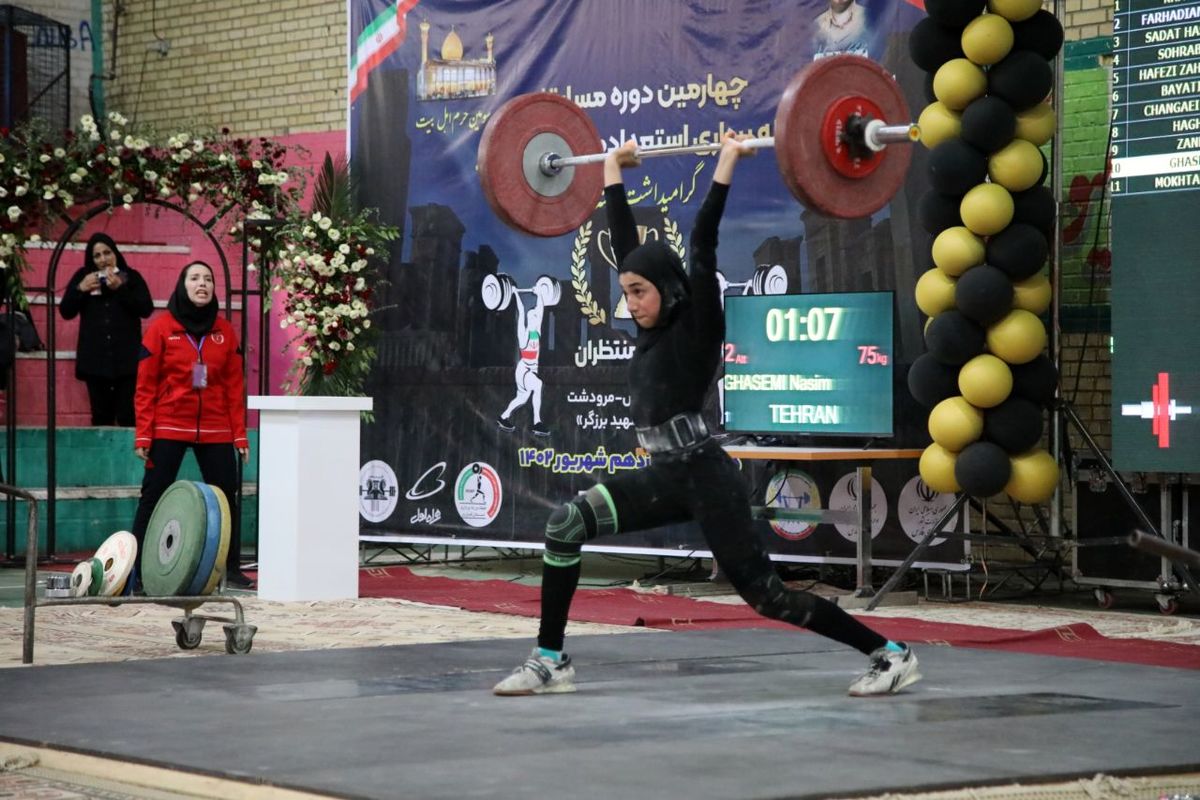 مدال‌آوری دختران فارس در مسابقات وزنه برداری  استعداد های برتر کشور
