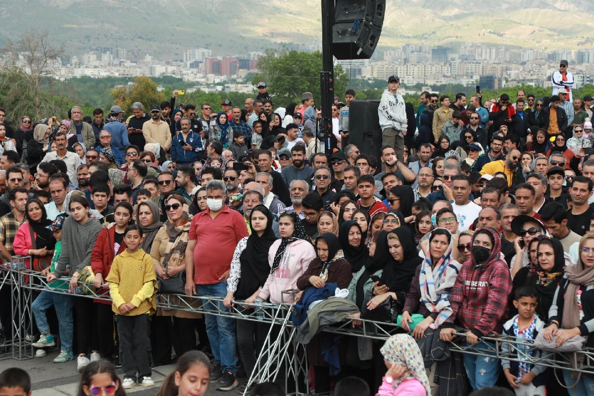 نخستین پیاده روی خانوادگی امسال شیرازی ها به مناسبت هفته شیراز